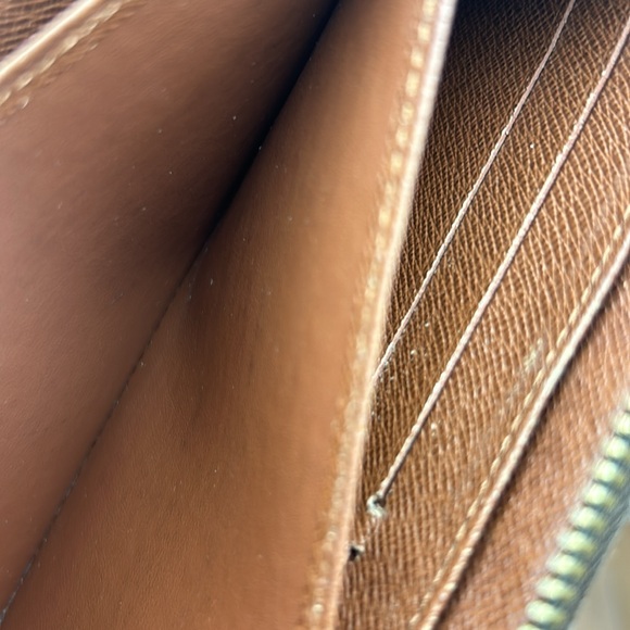 Authentic LOUIS VUITTON Genuine Leather Brown Zippy Wallet - Picture 11 of 15